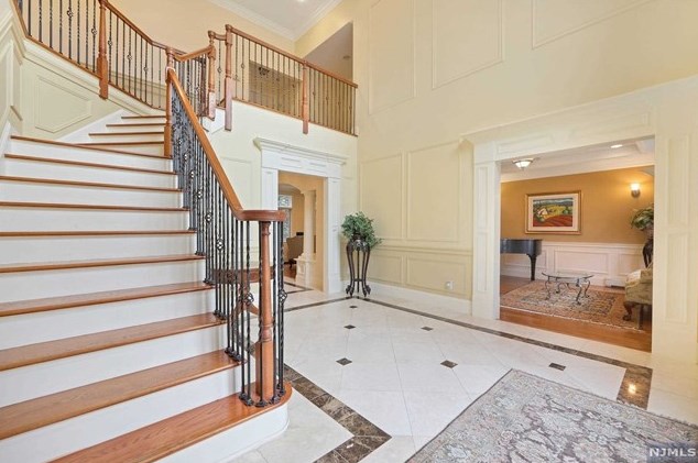 35 Hazel St, Harrington Park, NJ 07640