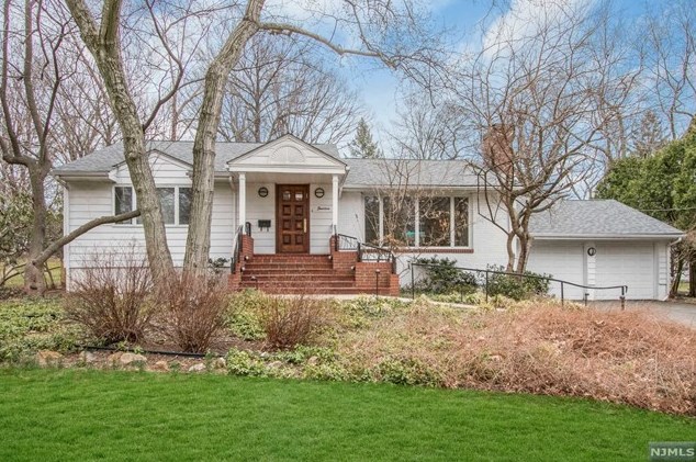 14 Mackay Dr, Tenafly, NJ 07670