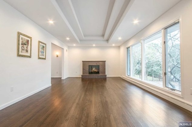 14 Mackay Dr, Tenafly NJ  07670-2420 exterior