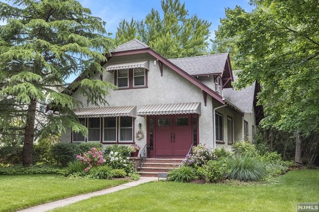 37 Wilson St, Ridgewood, NJ 07452