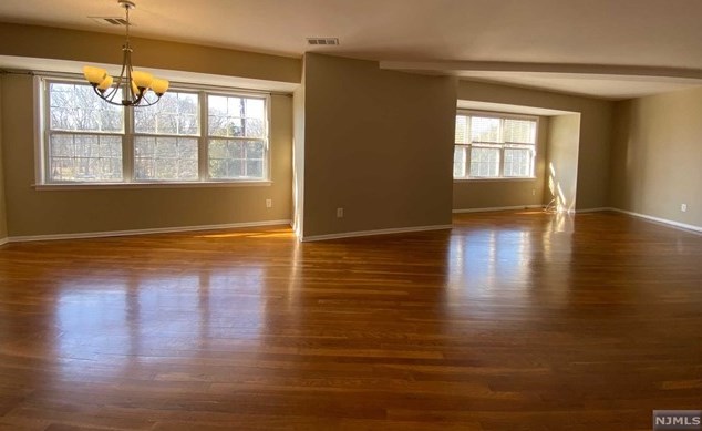 120 Lawrence St, Hillsdale NJ  07642-2730 exterior