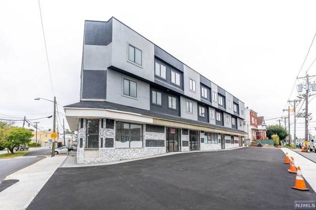 44 Bergen Blvd #11, Fairview, NJ 07022