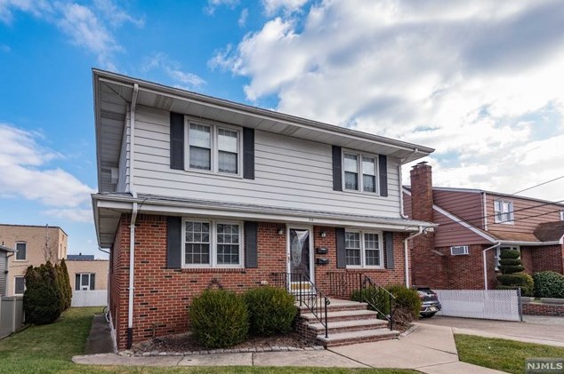 20 S Corabelle Ave, Lodi, NJ 07644