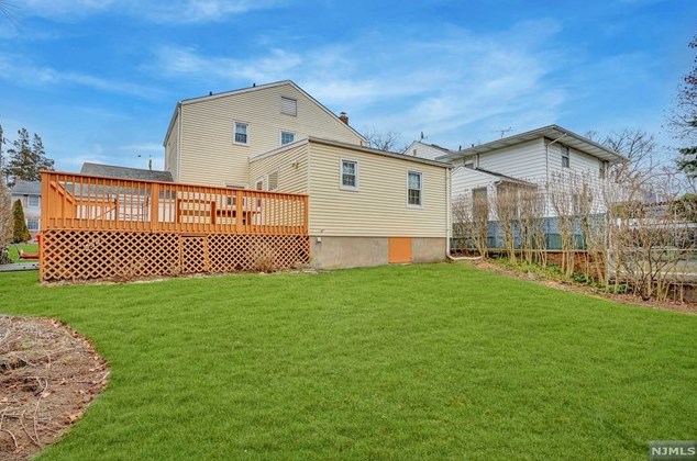 32 Hillcrest Dr, Dumont, NJ 07628