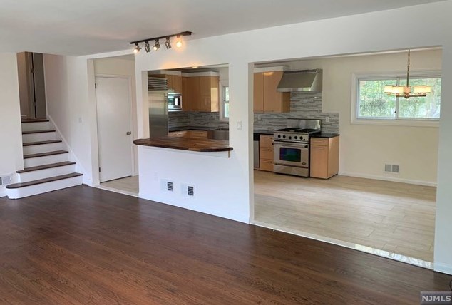 82 Rucereto Ave, Dumont, NJ 07628