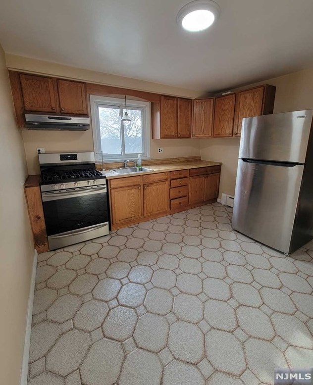 470 Thomas Ave, Lyndhurst NJ  07071-3155 exterior