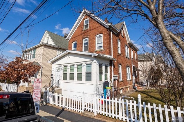 593 Broad St, Carlstadt, NJ 07072-1111