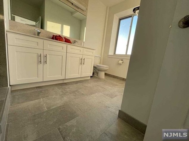 2 Executive Dr #908, West Fort Lee, NJ 07024