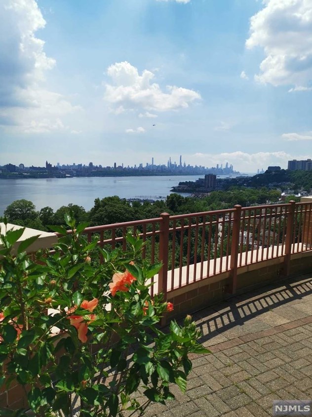 100 Old Palisade Rd Apt 1106, West Fort Lee, NJ 07024