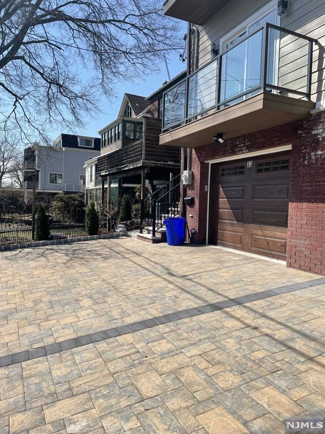 37 Myrtle Ave, Edgewater, NJ 07020