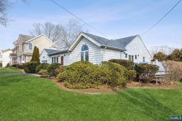 35 Thurston Terrace, Ridgewood, NJ 07452