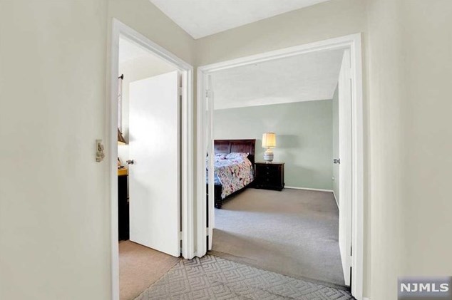 1005 Harmon Cove Tower, Secaucus NJ  07094-1712 exterior