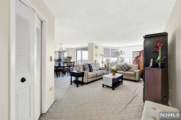1005 Harmon Cove Tower, Secaucus, NJ 07094