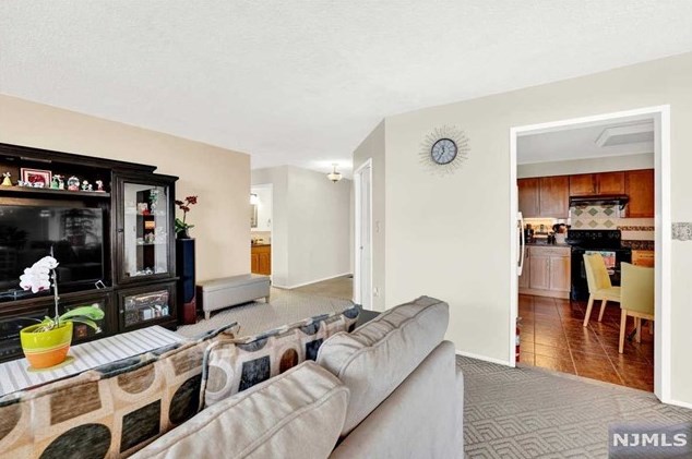 1005 Harmon Cove Tower, Secaucus NJ  07094-1712 exterior