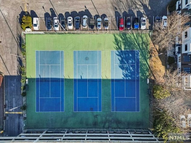 1005 Harmon Cove Tower, Secaucus NJ  07094-1712 exterior