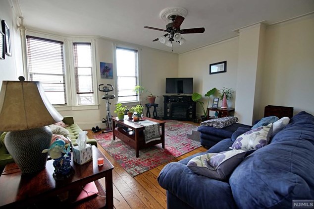 154 Undercliff Ave #4, Edgewater, NJ 07020