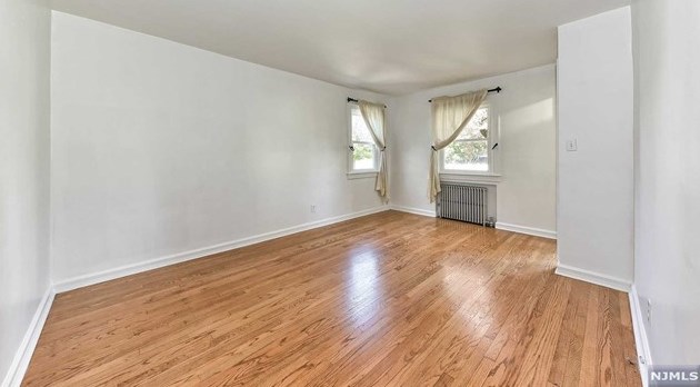 323 Luddington Ave, Clifton NJ  07011-3618 exterior