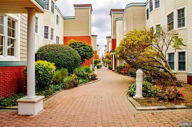 238 The Promenade, Edgewater, NJ 07020