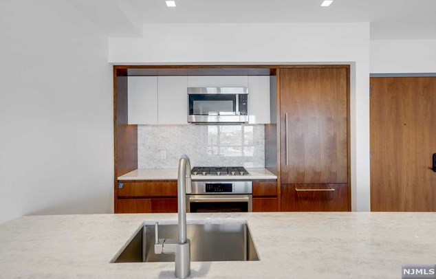75 South Park Ln #407, Jersey City, NJ 07310