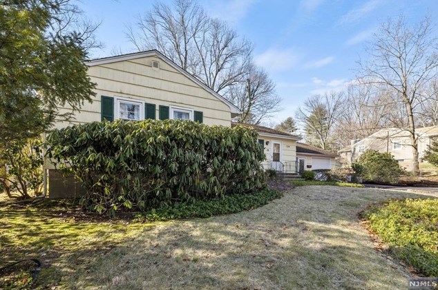 139 Midland Ave, Park Ridge, NJ 07656