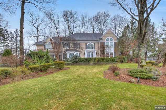 6 Seminary Dr, Mahwah, NJ 07430