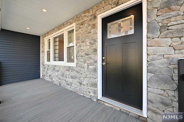 25 1st St, Dumont, NJ 07628