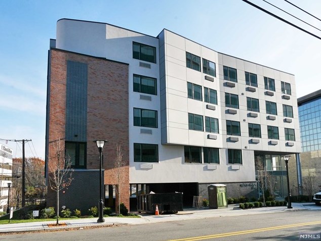 2150 N Central Rd #306, West Fort Lee, NJ 07024