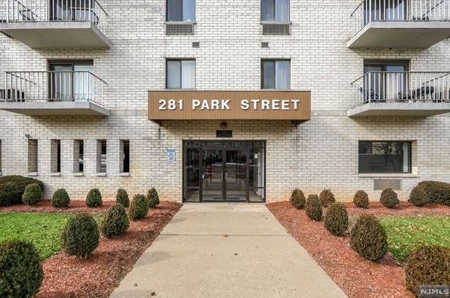 281 Park St #3k, Hackensack, NJ