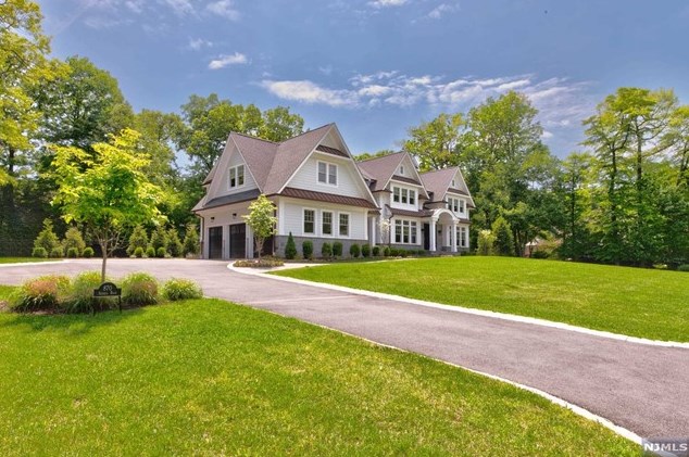 870 Seneca Rd, Franklin Lakes, NJ 07417