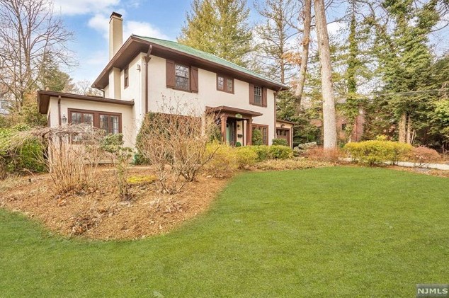68 N Monroe St, Ridgewood, NJ 07450