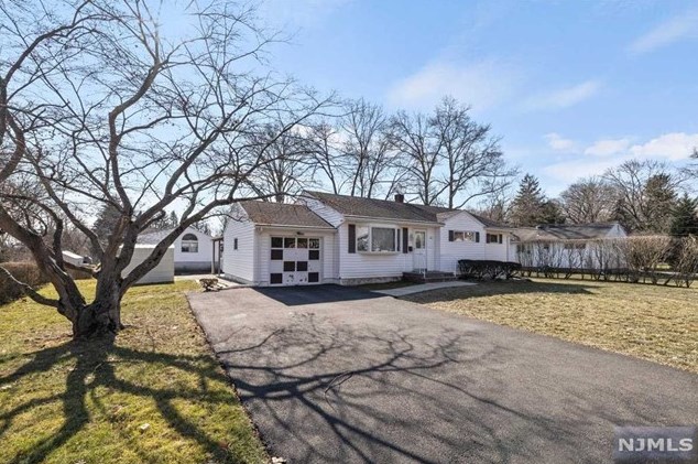 166 Mansfield Rd, Park Ridge, NJ 07656