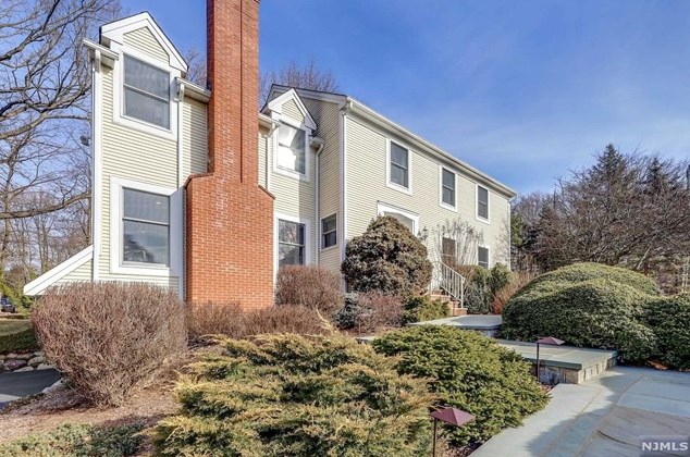14 Stone Hollow Rd, Montvale, NJ 07645