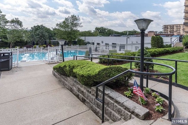 280 Prospect Ave, Hackensack NJ  07601-7715 exterior