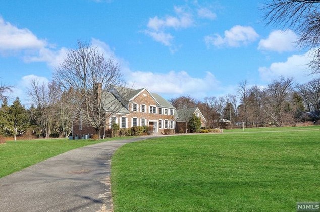 333 Mill Rd, Upper Saddle River, NJ 07458