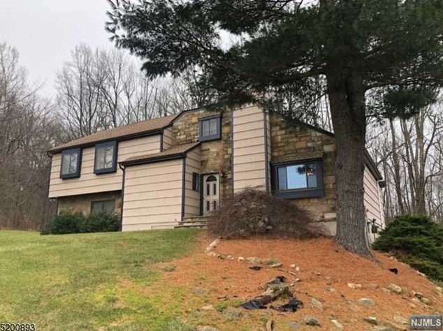 19 Knob Hill Rd, Hackettstown, NJ 07840