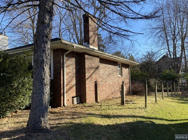 22 Drury Ln, Demarest, NJ 07627