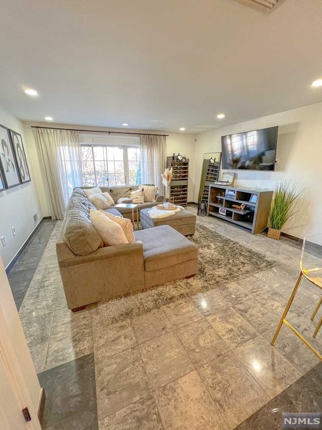 800 River Rd Apt 301, Edgewater, NJ 07020