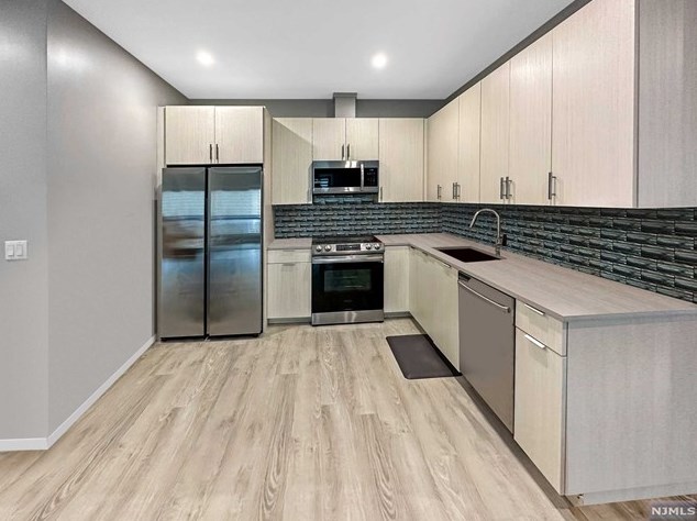 510 Grand Ave #106, Palisades Park, NJ 07650