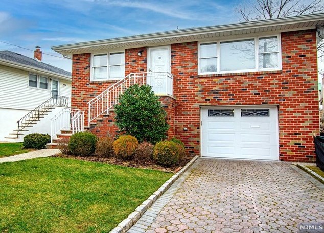 4 Henry St, Englewood, NJ 07632