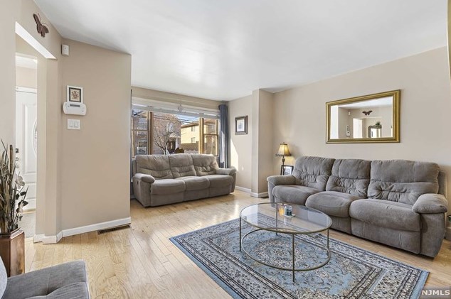 249 Kingsland Ave, Lyndhurst, NJ 07071-2608