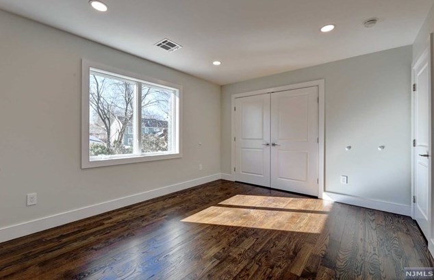 109 Hartland Ave, Emerson NJ  07630-1209 exterior