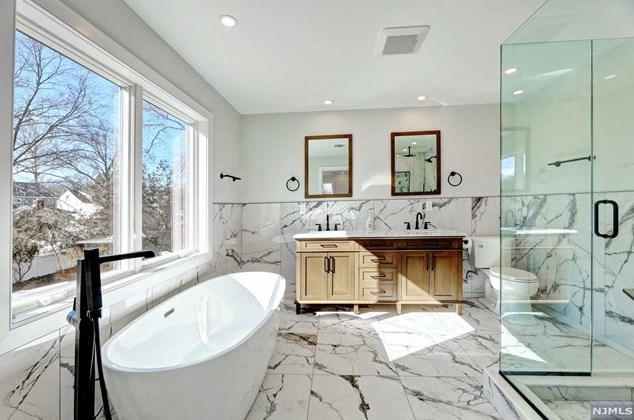 109 Hartland Ave, Emerson NJ  07630-1209 exterior