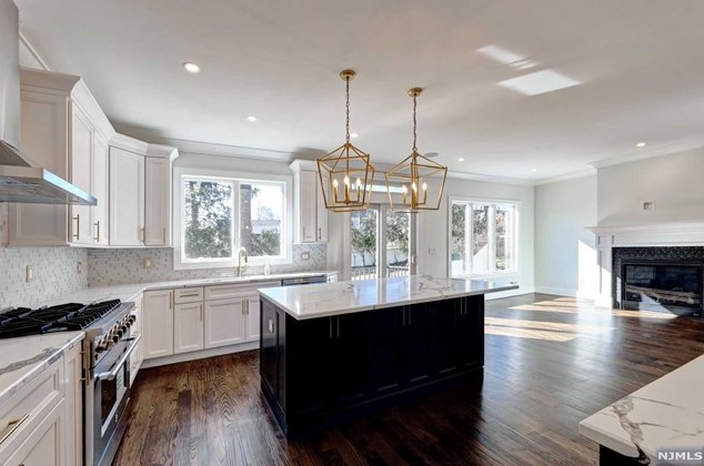 109 Hartland Ave, Emerson NJ  07630-1209 exterior