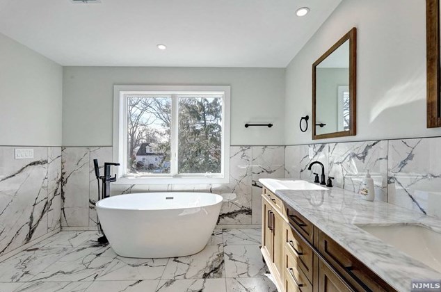 109 Hartland Ave, Emerson NJ  07630-1209 exterior