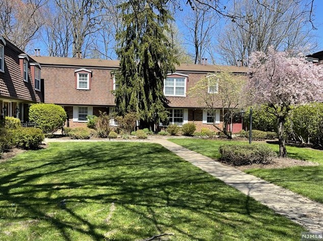 201 Piermont Rd #8, Cresskill, NJ 07626