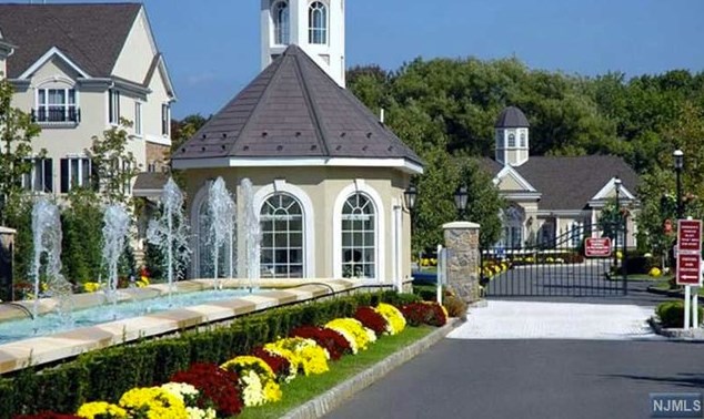 6103 Harcourt Rd, Clifton, NJ 07013