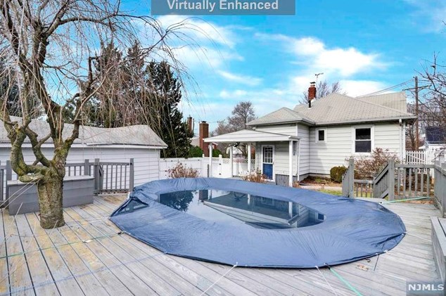 12 Locust St, Elmwood Park NJ  07407-1327 exterior