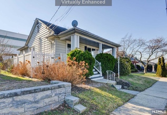 12 Locust St, Elmwood Park, NJ 07407