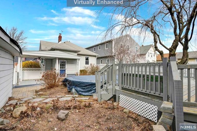 12 Locust St, Elmwood Park NJ  07407-1327 exterior