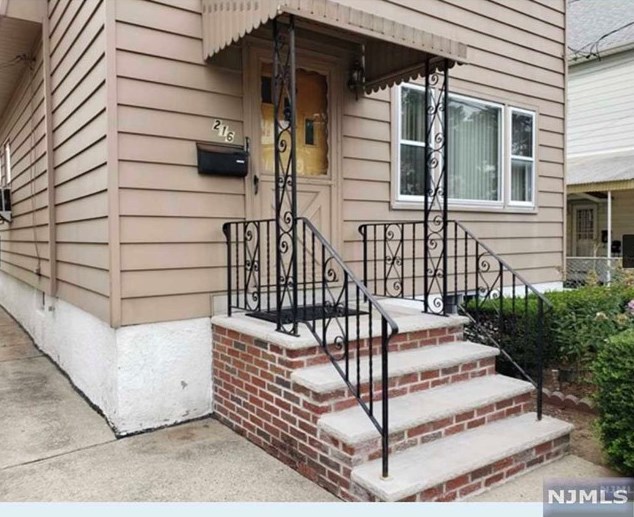 216 Hathaway St #1, Wallington, NJ 07057